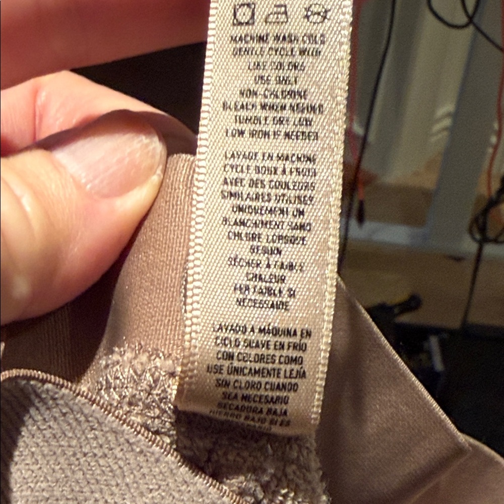SKIMS Desert Beige Leggings - Picture 9 of 10